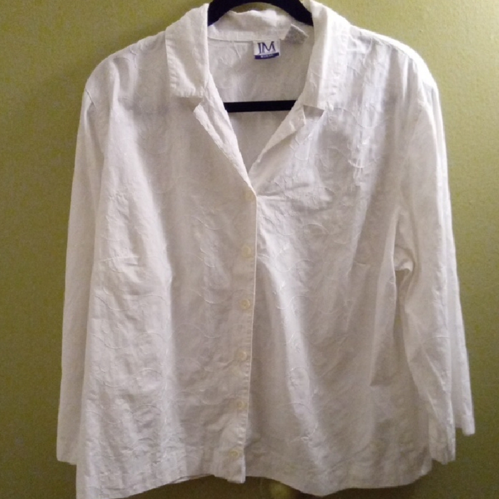 Womans 1X JM Collection White Embroidered Floral Button Down Shirt Relaxed Fit